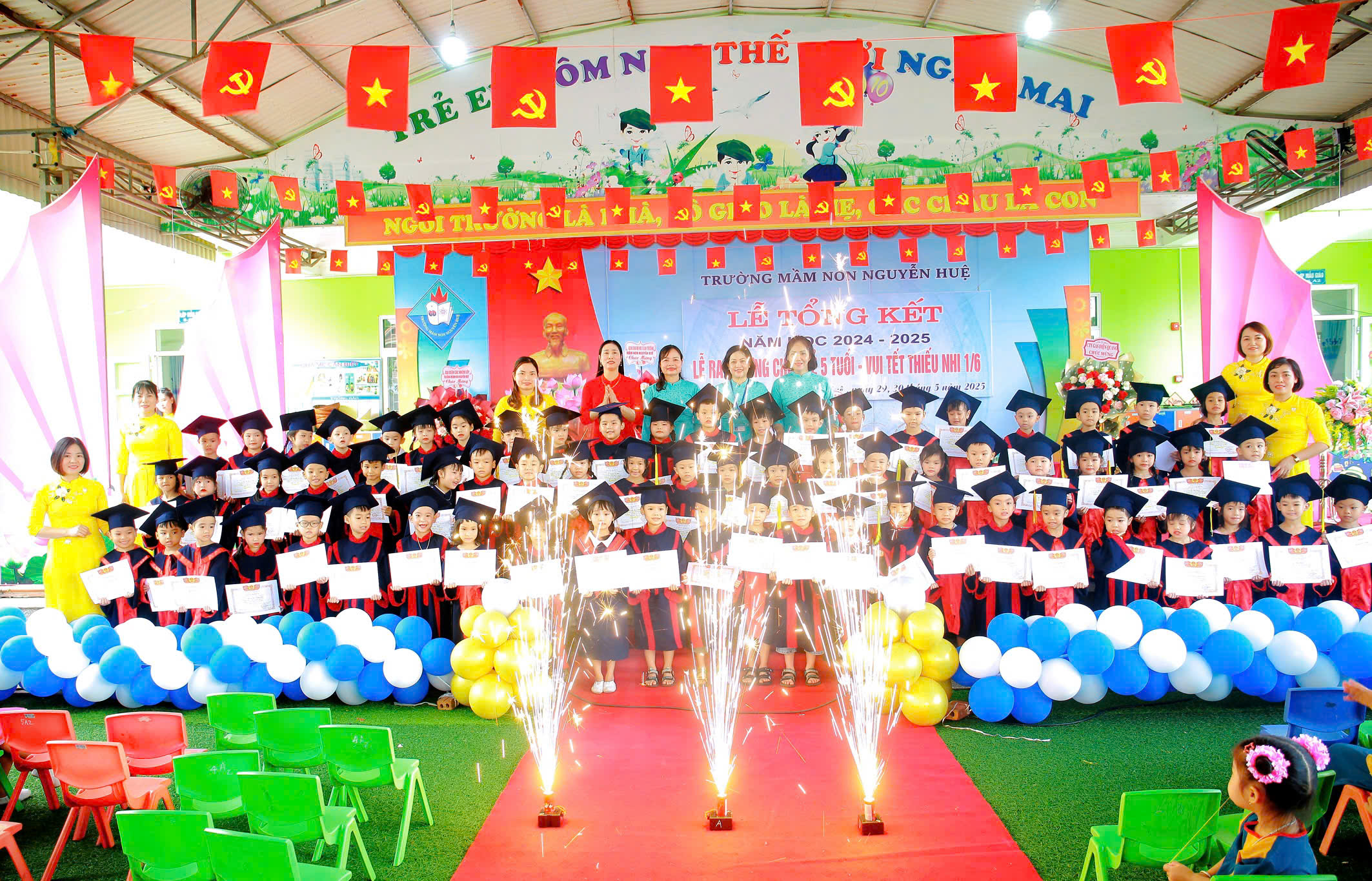 Ảnh học sinh 5 tuổi ra trường